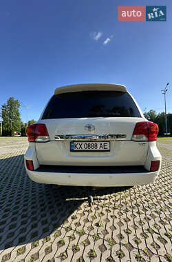 Внедорожник / Кроссовер Toyota Land Cruiser 2012 в 