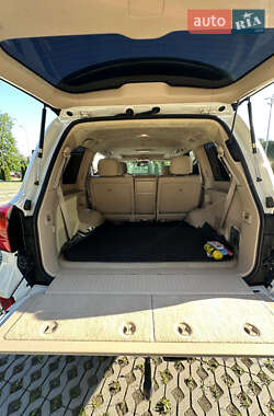 Внедорожник / Кроссовер Toyota Land Cruiser 2012 в 