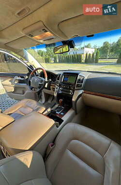 Внедорожник / Кроссовер Toyota Land Cruiser 2012 в 