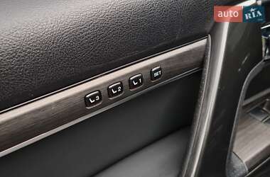 Позашляховик / Кросовер Toyota Land Cruiser 2012 в 