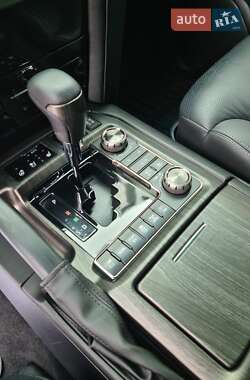 Позашляховик / Кросовер Toyota Land Cruiser 2012 в 
