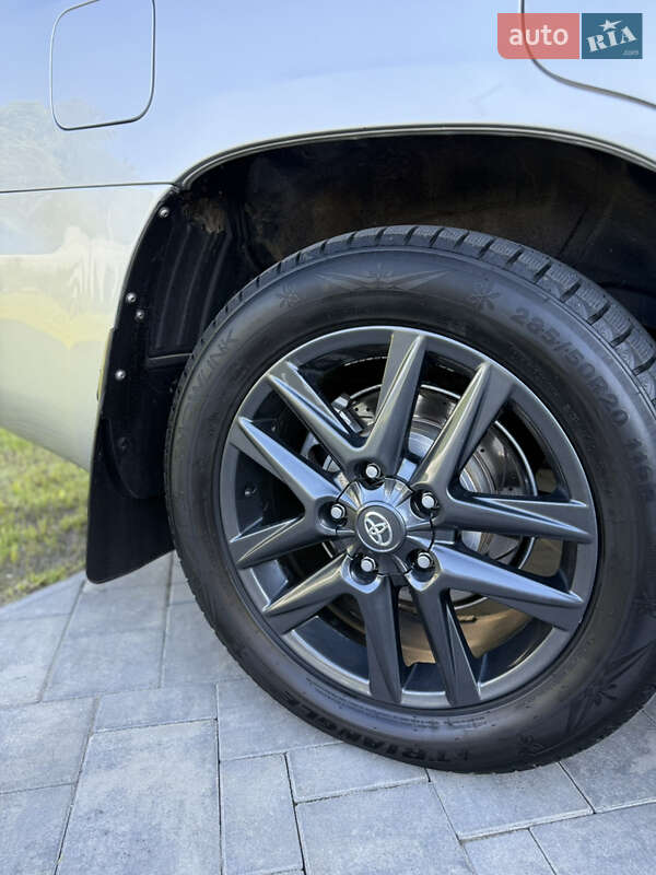 Позашляховик / Кросовер Toyota Land Cruiser 2013 в Луцьку