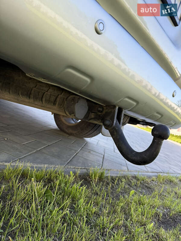 Позашляховик / Кросовер Toyota Land Cruiser 2013 в Луцьку