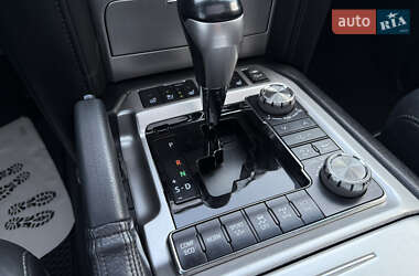 Позашляховик / Кросовер Toyota Land Cruiser 2017 в 