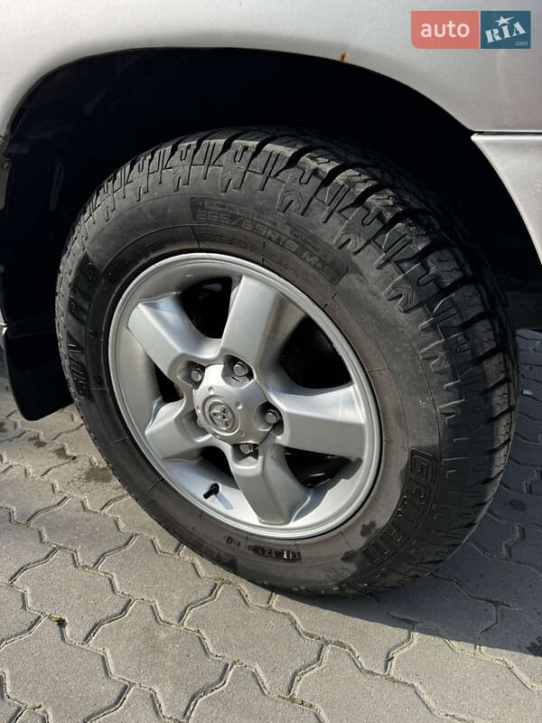 Внедорожник / Кроссовер Toyota Land Cruiser 2003 в Львове