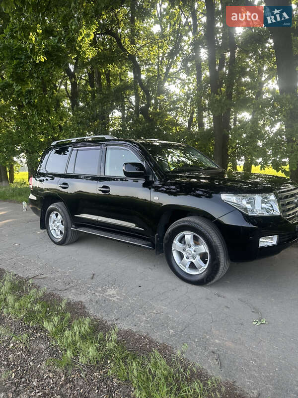 Toyota Land Cruiser 2011