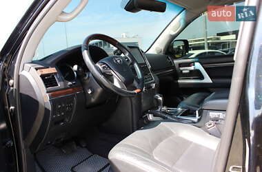 Внедорожник / Кроссовер Toyota Land Cruiser 2016 в 
