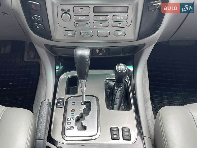Внедорожник / Кроссовер Toyota Land Cruiser 2002 в Киеве