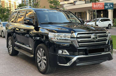 Внедорожник / Кроссовер Toyota Land Cruiser 2017 в Буче