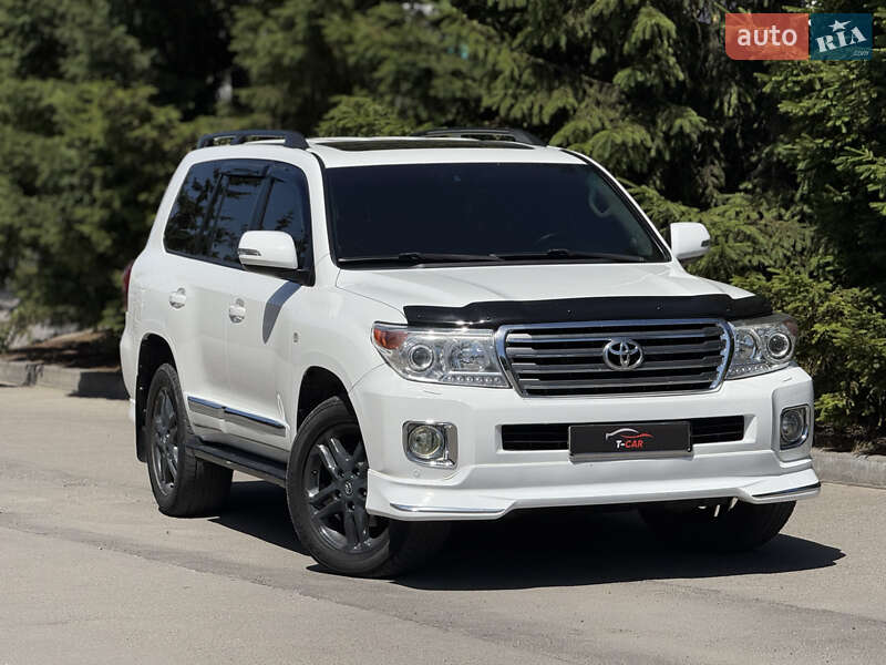 Toyota Land Cruiser 2011