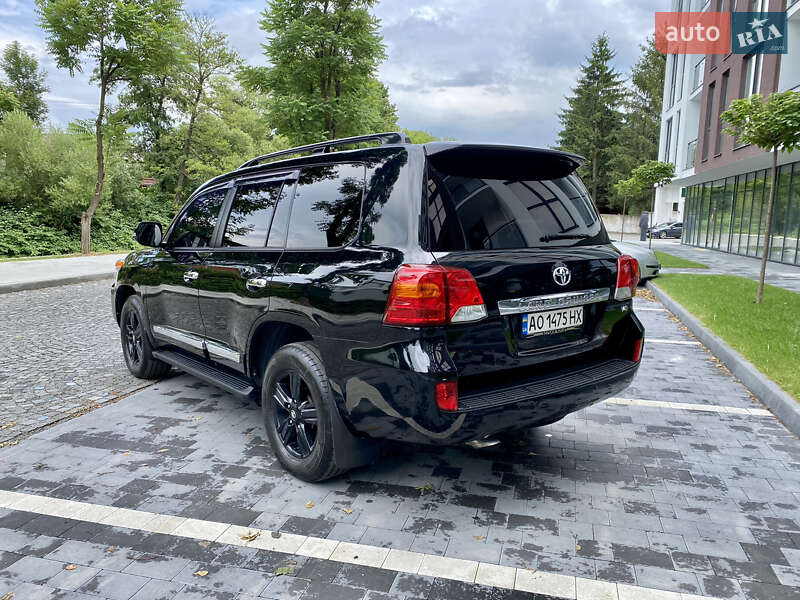 Внедорожник / Кроссовер Toyota Land Cruiser 2012 в Сваляве