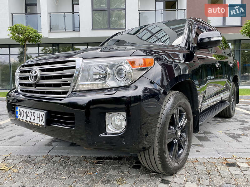 Внедорожник / Кроссовер Toyota Land Cruiser 2012 в Сваляве