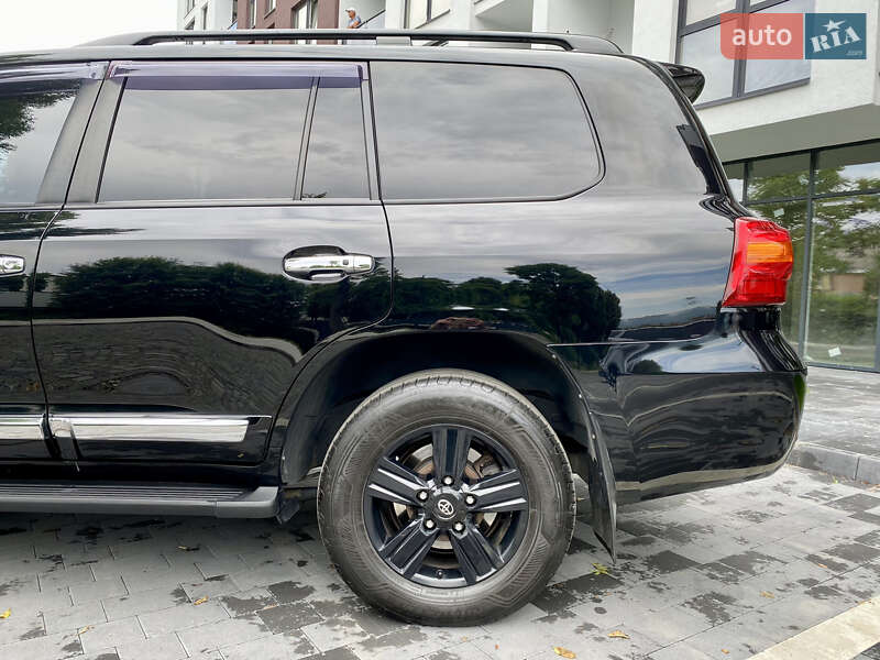 Внедорожник / Кроссовер Toyota Land Cruiser 2012 в Сваляве