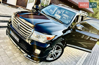 Внедорожник / Кроссовер Toyota Land Cruiser 2013 в Нижней Апше