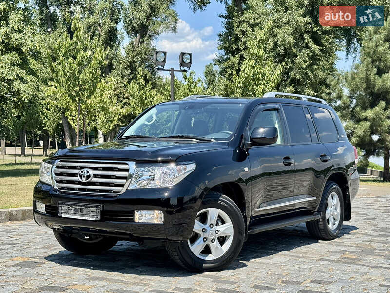Toyota Land Cruiser 2011