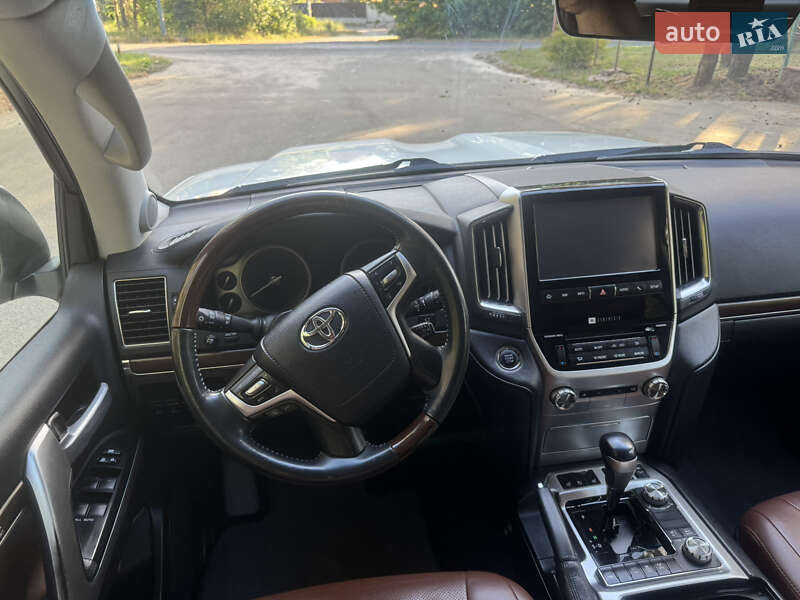 Внедорожник / Кроссовер Toyota Land Cruiser 2017 в Киеве фото 31 Внедорожник / Кроссовер Toyota Land Cruiser 2017 в Киеве