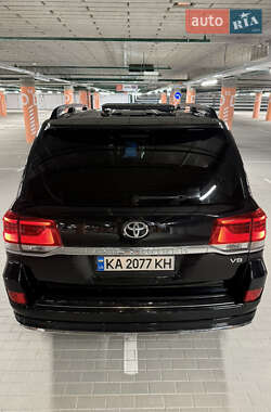 Внедорожник / Кроссовер Toyota Land Cruiser 2012 в 