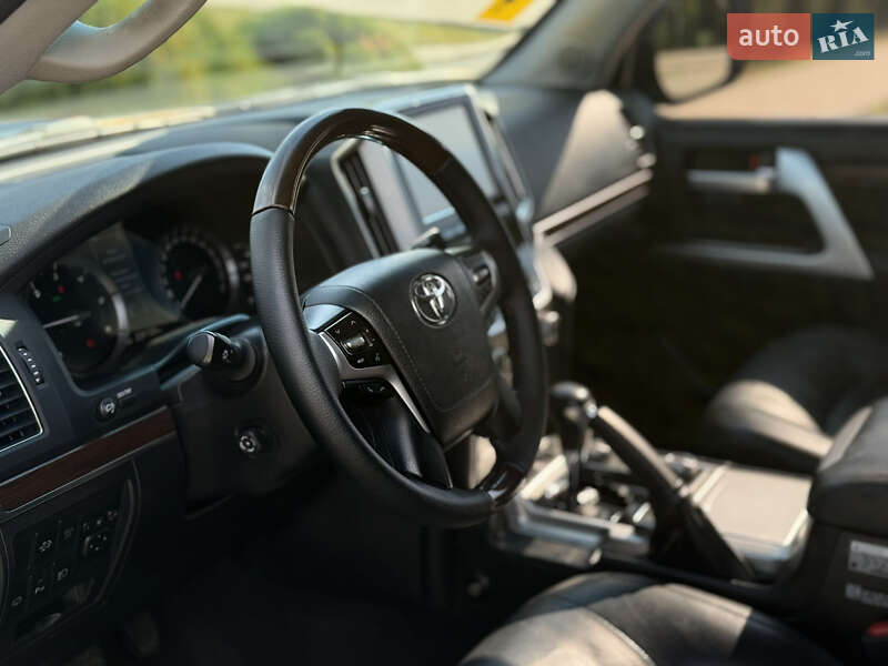 Внедорожник / Кроссовер Toyota Land Cruiser 2016 в Днепре