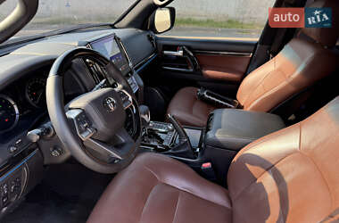 Внедорожник / Кроссовер Toyota Land Cruiser 2020 в 