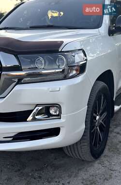 Позашляховик / Кросовер Toyota Land Cruiser 2018 в 