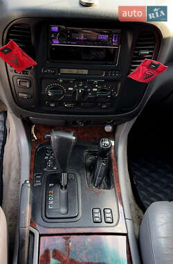Внедорожник / Кроссовер Toyota Land Cruiser 2000 в 