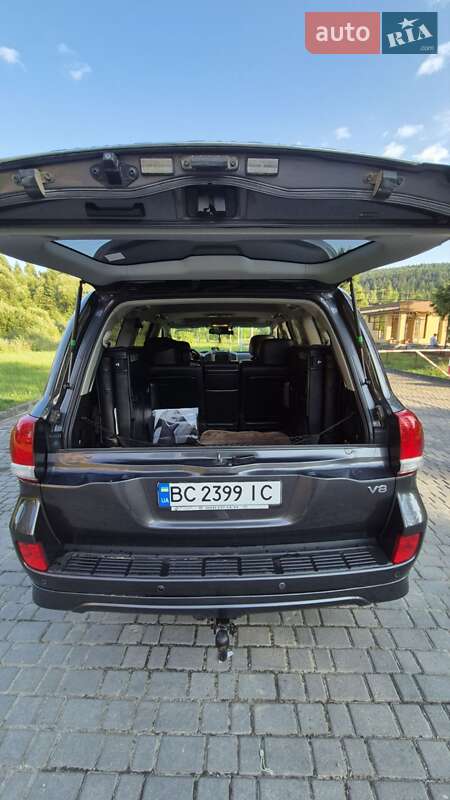 Внедорожник / Кроссовер Toyota Land Cruiser 2011 в Сходнице