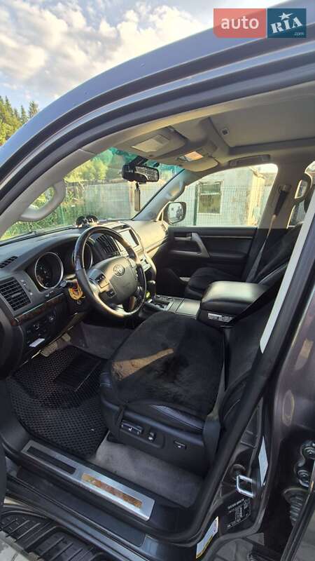 Внедорожник / Кроссовер Toyota Land Cruiser 2011 в Сходнице