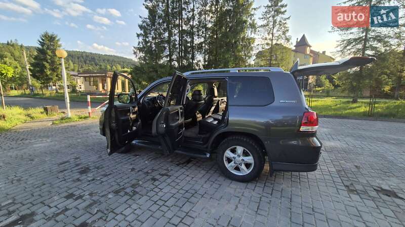 Внедорожник / Кроссовер Toyota Land Cruiser 2011 в Сходнице