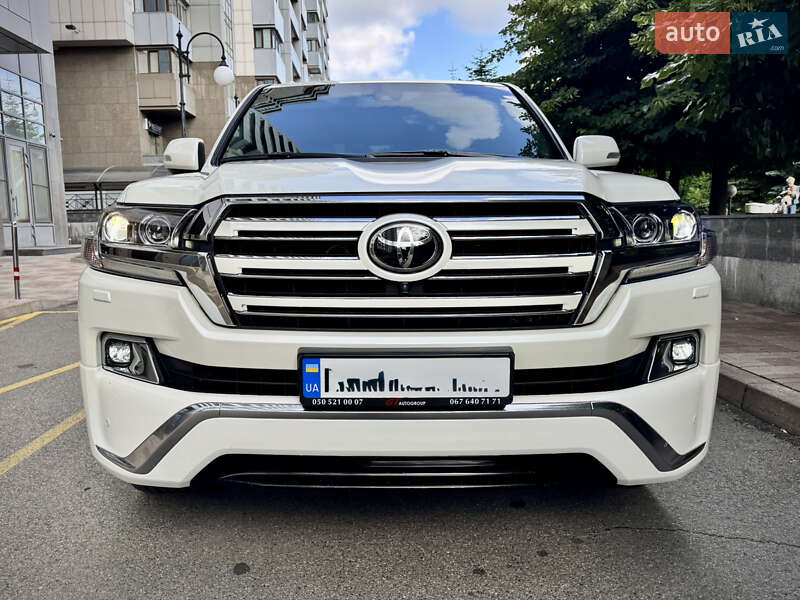 Внедорожник / Кроссовер Toyota Land Cruiser 2017 в 