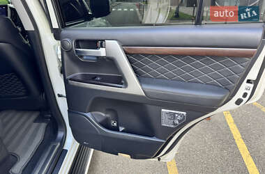 Внедорожник / Кроссовер Toyota Land Cruiser 2017 в 
