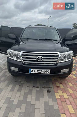 Позашляховик / Кросовер Toyota Land Cruiser 2011 в Броварах