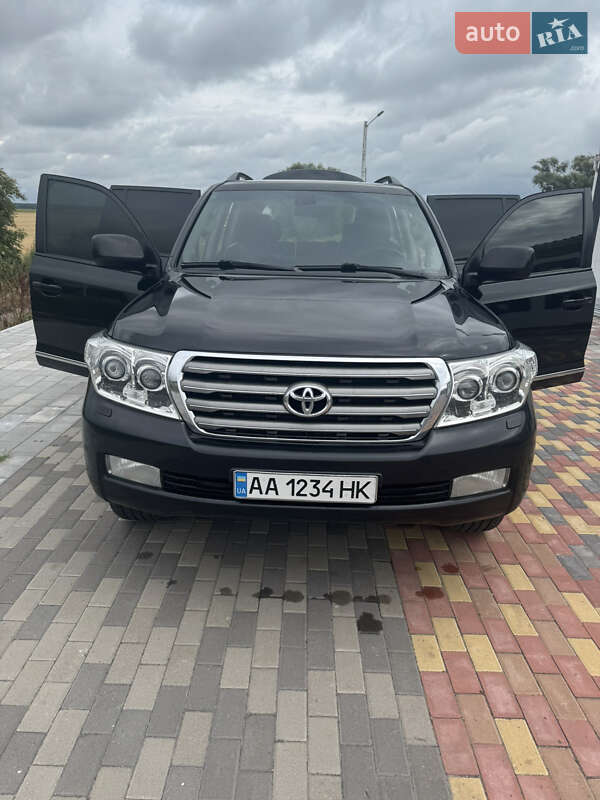 Toyota Land Cruiser 2011