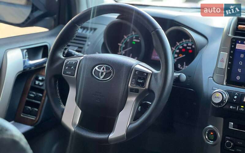 Внедорожник / Кроссовер Toyota Land Cruiser 2012 в Ивано-Франковске