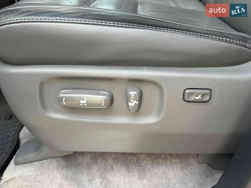 Внедорожник / Кроссовер Toyota Land Cruiser 2011 в Львове