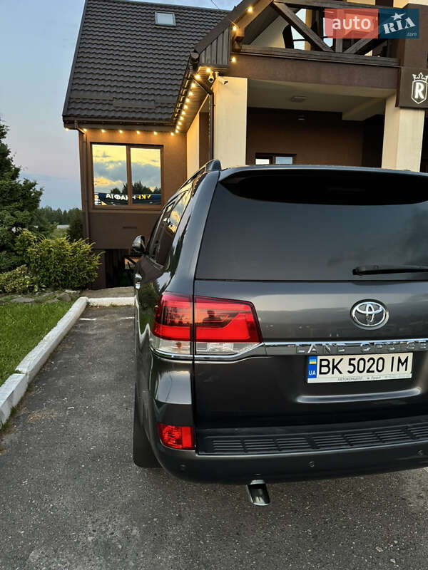 Внедорожник / Кроссовер Toyota Land Cruiser 2019 в Рокитном