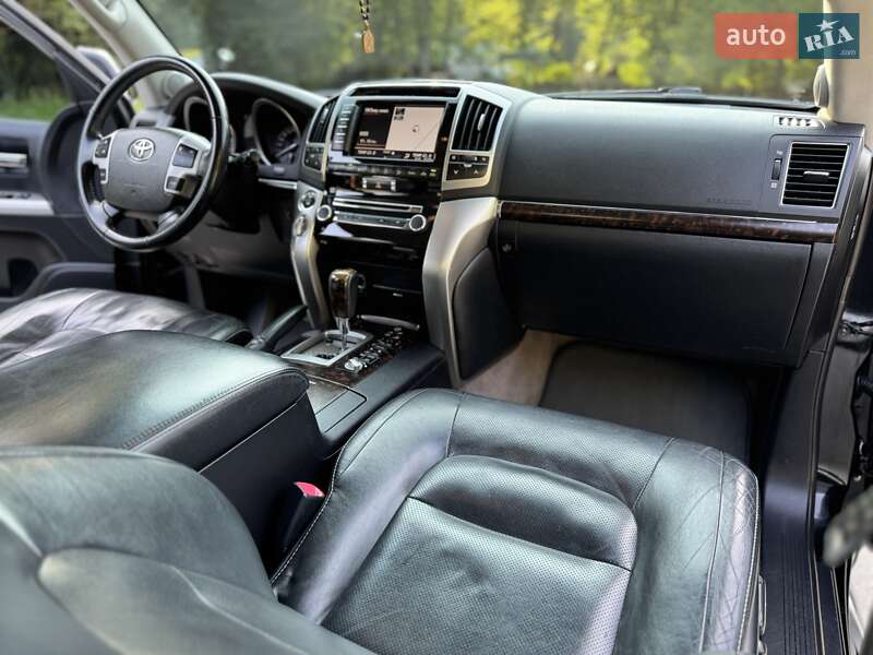 Позашляховик / Кросовер Toyota Land Cruiser 2014 в Трускавці фото 43 Позашляховик / Кросовер Toyota Land Cruiser 2014 в Трускавці