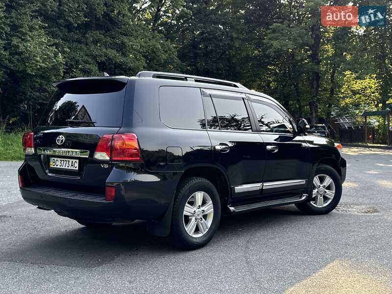 Позашляховик / Кросовер Toyota Land Cruiser 2014 в Трускавці фото 73 Позашляховик / Кросовер Toyota Land Cruiser 2014 в Трускавці