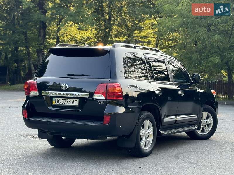 Позашляховик / Кросовер Toyota Land Cruiser 2014 в Трускавці фото 88 Позашляховик / Кросовер Toyota Land Cruiser 2014 в Трускавці