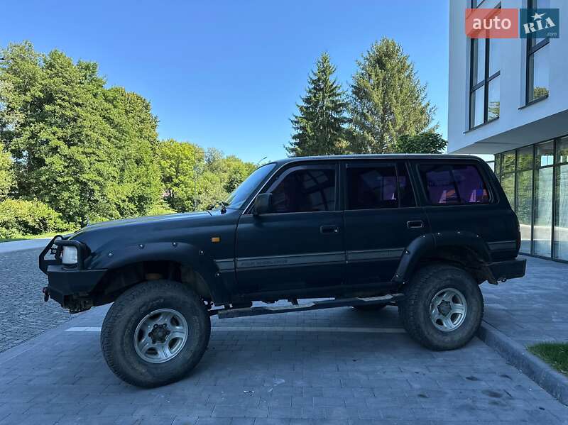 Внедорожник / Кроссовер Toyota Land Cruiser 1997 в Сваляве