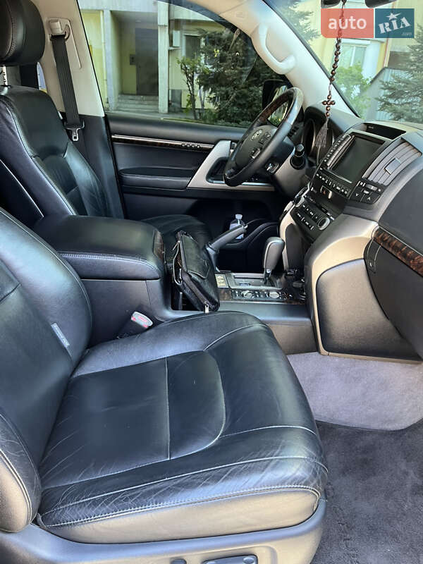 Внедорожник / Кроссовер Toyota Land Cruiser 2011 в Киеве фото 36 Внедорожник / Кроссовер Toyota Land Cruiser 2011 в Киеве