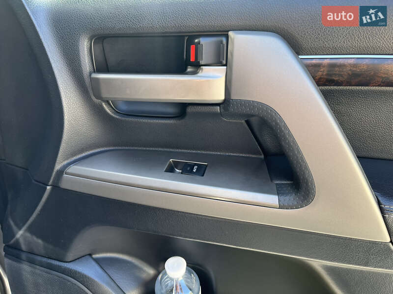 Внедорожник / Кроссовер Toyota Land Cruiser 2011 в Киеве фото 43 Внедорожник / Кроссовер Toyota Land Cruiser 2011 в Киеве