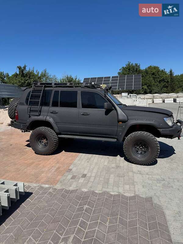 Внедорожник / Кроссовер Toyota Land Cruiser 2003 в Днепре