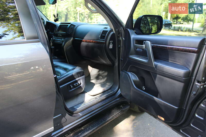 Внедорожник / Кроссовер Toyota Land Cruiser 2011 в Кривом Роге