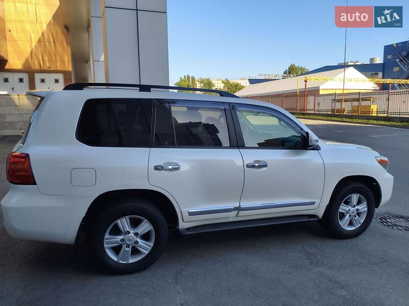 Внедорожник / Кроссовер Toyota Land Cruiser 2014 в Киеве фото 12 Внедорожник / Кроссовер Toyota Land Cruiser 2014 в Киеве