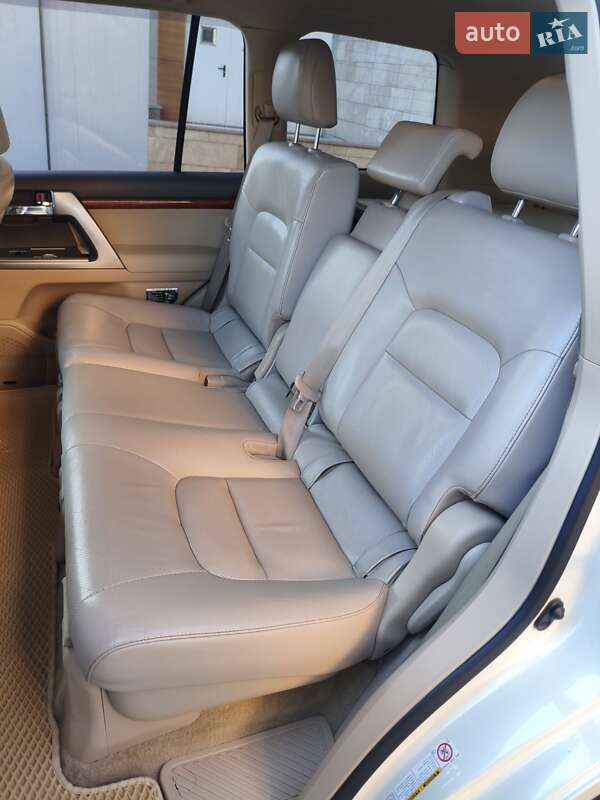 Внедорожник / Кроссовер Toyota Land Cruiser 2014 в Киеве фото 34 Внедорожник / Кроссовер Toyota Land Cruiser 2014 в Киеве