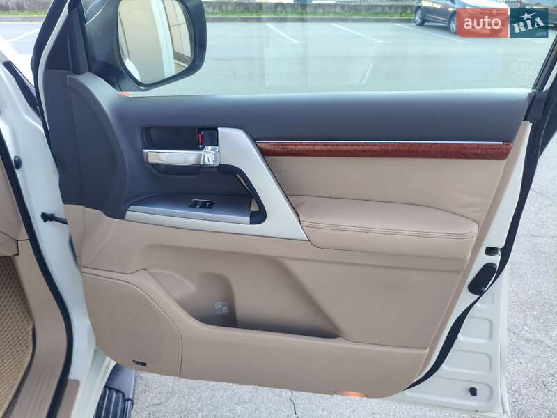 Внедорожник / Кроссовер Toyota Land Cruiser 2014 в Киеве фото 35 Внедорожник / Кроссовер Toyota Land Cruiser 2014 в Киеве