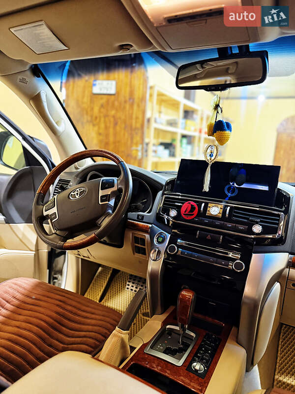 Внедорожник / Кроссовер Toyota Land Cruiser 2013 в Кривом Роге фото 16 Внедорожник / Кроссовер Toyota Land Cruiser 2013 в Кривом Роге