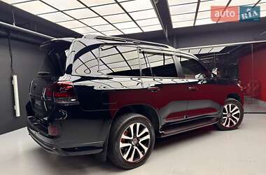 Внедорожник / Кроссовер Toyota Land Cruiser 2018 в 