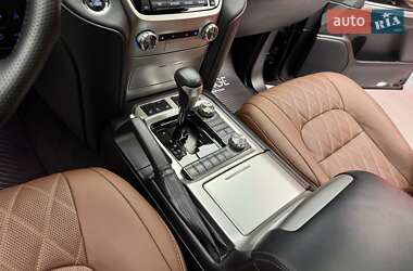 Внедорожник / Кроссовер Toyota Land Cruiser 2018 в 