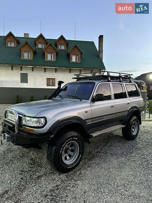 Внедорожник / Кроссовер Toyota Land Cruiser 1994 в Рахове